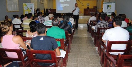 Juiz e promotor realizam palestra sobre propaganda eleitoral em Feijó.