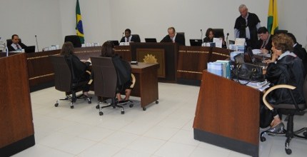 TRE-AC-2012-Sessão de julgamento A Corte Eleitoral do Acre decidiu, por unanimidade, receber na sessão de terça-feira, 29, denúnc...
