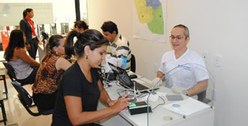 Atendimento biométrico no shopping.