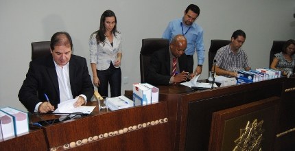 TRE-AC-2013-TERMO DE COOPERAÇÃO TÉCNICA TRE-AC e Governo celebram termo de cooperação para intercâmbio de dados biométricos