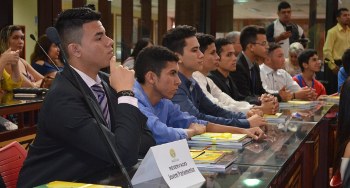 Jovens parlamentares acreanos são diplomados em cerimônia realizada na Aleac