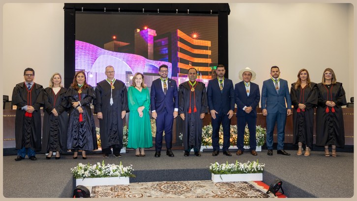 TRE-AC celebra 50 anos com sessão solene e homenageia personalidades que fortalecem a democracia Evento histórico reúne autoridades, reconhece trajetórias e projeta um futuro de mais inclusão, ...