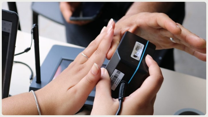 TRE-AC comemora alta adesão à Campanha de Biometria e destaca eficácia da parceria com a RBTRANS Cartazes nos ônibus e atendimento direto à população fortalecem a aproximação entre Justiça Elei...