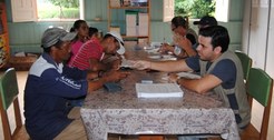 Eleitores que moram no Ramal Toco Preto, no quilômetro 38 da BR 364, sentido Sena Madureira/Rio ...