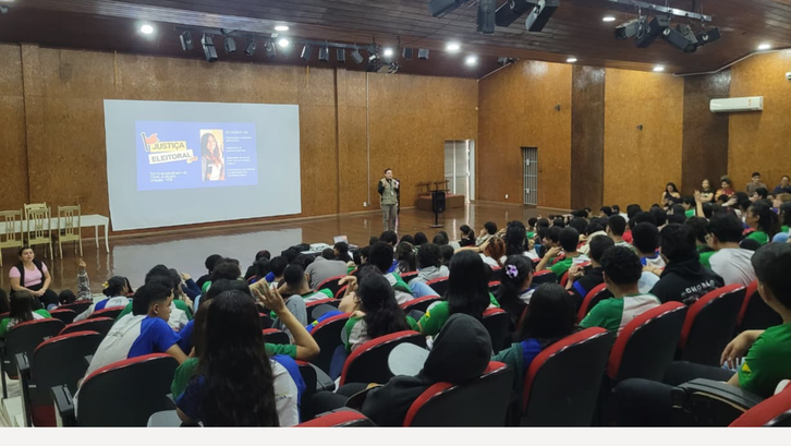Alunos da Escola Estadual Armando Nogueira participam de atividade voltada à formação cidadã e à...