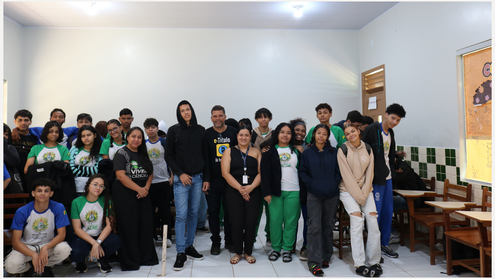 Alunos da Escola Estadual Ester Maia de Oliveira participam de atividade voltada à formação cida...