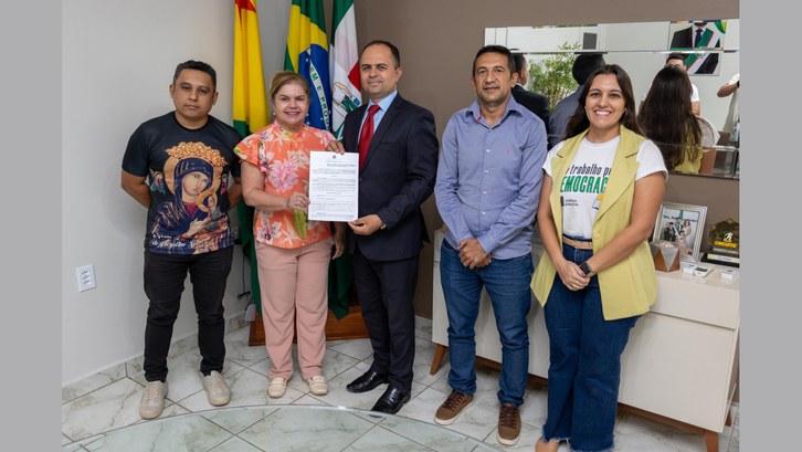 TRE-AC e Prefeitura de Tarauacá firmam termo de cooperação técnica para promover inclusão eleitoral Iniciativa visa alfabetizar cidadãos em situação de vulnerabilidade, garantindo participação pol...