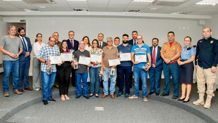TRE-AC encerra homenagens aos técnicos de transmissão via satélite, com profissionais da 9ª Zona Eleitoral Profissionais que garantiram agilidade na totalização dos votos das Eleições 2024 em localidades...