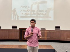 TRE-AC encerra mês dos pais com palestra sobre presença, escolhas e legado

