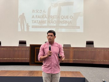 TRE-AC encerra mês dos pais com palestra sobre presença, escolhas e legado
