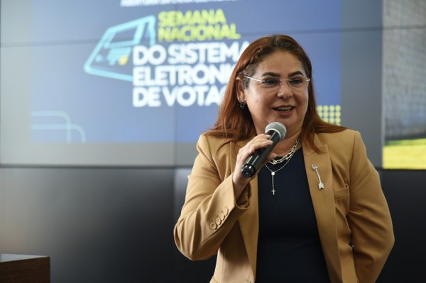 TRE-AC inicia Semana Nacional do Sistema Eletrônico de Votação com abertura simbólica da urna eletrônica