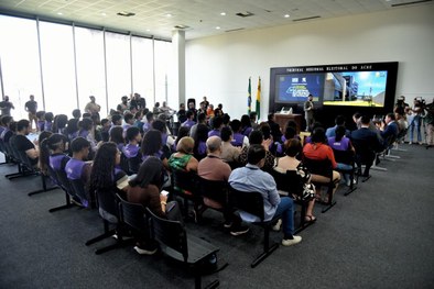 TRE-AC inicia Semana Nacional do Sistema Eletrônico de Votação com abertura simbólica da urna el...