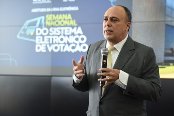 TRE-AC inicia Semana Nacional do Sistema Eletrônico de Votação com abertura simbólica da urna eletrônica