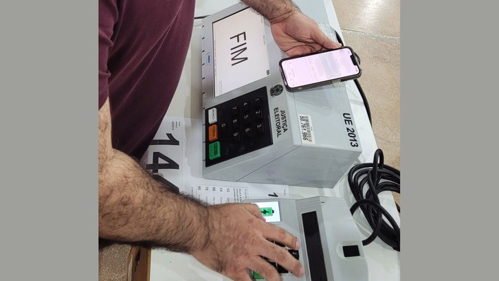 TRE-AC inova em simulado nacional e utiliza celular para folha de votação Ação inédita reforça compromisso com a sustentabilidade e evita uso de papel no teste de urnas e...