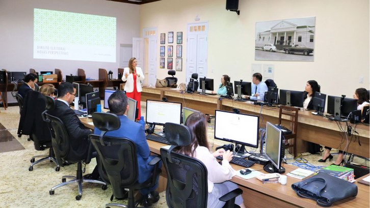 TRE-AC: Juíza Kelley de Oliveira ministra curso para novos magistrados Capacitação iniciou no dia 10 e encerrará na sexta-feira, 12