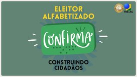Imagem do projeto escrito "Eleitor Alfabetizado em letras amarelas, com fundo verde. Abaixo há u...