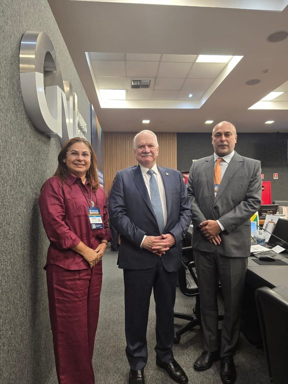 Em Brasília, Presidente do TRE-AC, Desembargadora Waldirene Cordeiro, e o Vice-presidente e Corr...