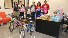 Com presentes e esperança, iniciativa alcança crianças e celebra o espírito natalino