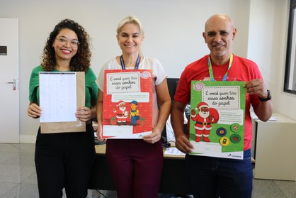 Os interessados podem adotar cartas de crianças e entregar presentes até 5 de dezembro