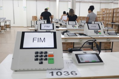 Presidente, desembargadora Waldirene Cordeiro, e o vice-presidente e corregedor, desembargador L...