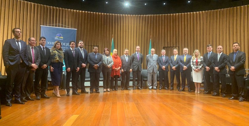 TRE-AC participa do XVIII CODEJE Diretor da Escola Judiciária Eleitoral e Assessora de comunicação participaram do encontro, que ...