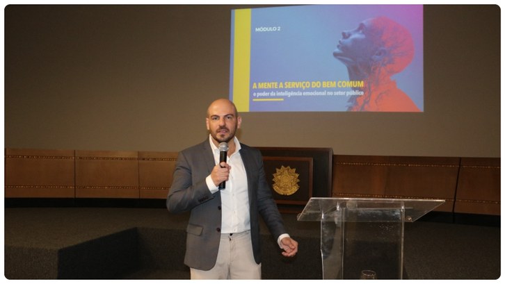 TRE-AC promove curso sobre liderança e inteligência emocional para servidores Capacitação convida para refletir sobre propósito, comunicação e relações humanas no serviço púb...