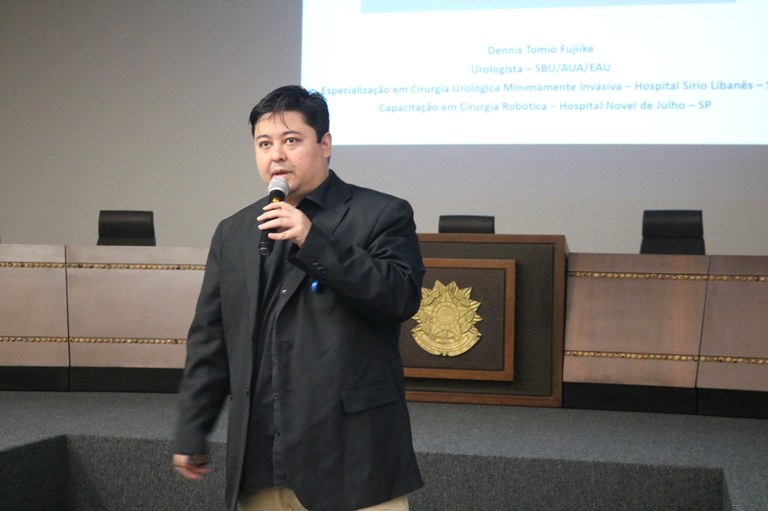 Médico urologista orienta servidores sobre importância do diagnóstico precoce e cuidados com a s...