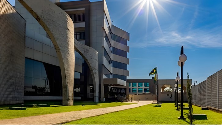 Advogado Thalles Vinicius de Souza Sales assume vaga na Classe de Jurista em sessão conduzida pe...