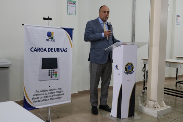 TRE-AC realiza preparação e lacre das urnas para o segundo turno das Eleições Gerais 2026