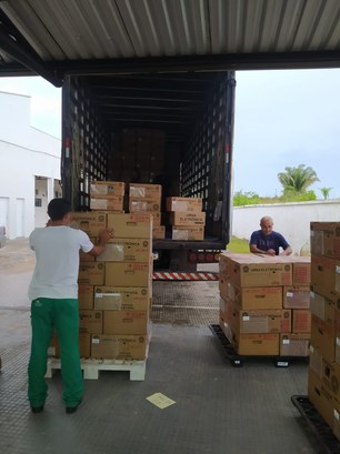 TRE-AC recebe 830 urnas do Amazonas Esse remanejamento entre os regionais eleitorais faz parte do planejamento de equalização do par...