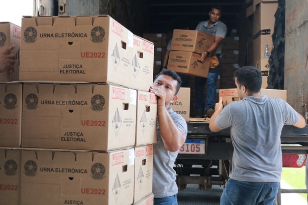 TRE-AC recebe novos modelos de urnas eletrônicas Primeiro lote inclui 1.000 unidades e serão utilizadas nas Eleições Municipais 2024