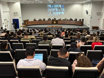 Ação da EJE aproxima teoria e prática e reúne cerca de 140 estudantes no plenário