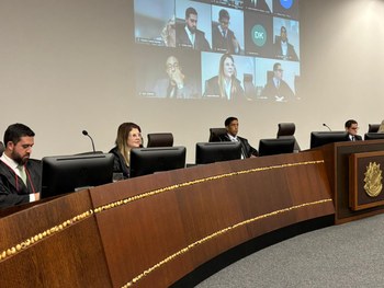 Ação da EJE aproxima teoria e prática e reúne cerca de 140 estudantes no plenário