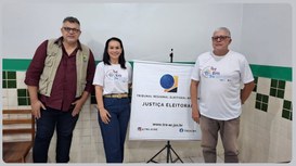 Ação levou orientações eleitorais às pessoas em situação de rua no Vale do Juruá