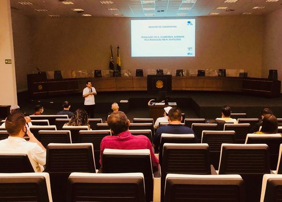 TRE-AC: Representantes partidários participam de encontro sobre registro de candidatura Evento foi realizado na sede do Tribunal