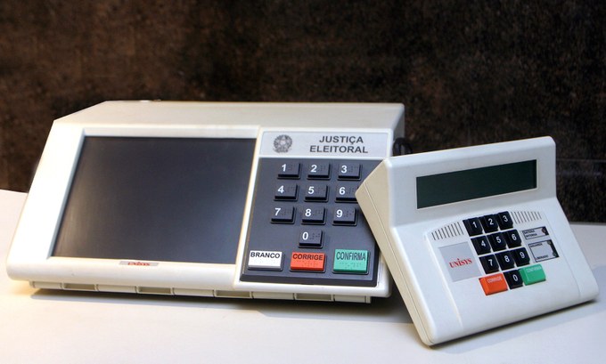 Urna biométrica Urna biométrica e leitor biométrico.