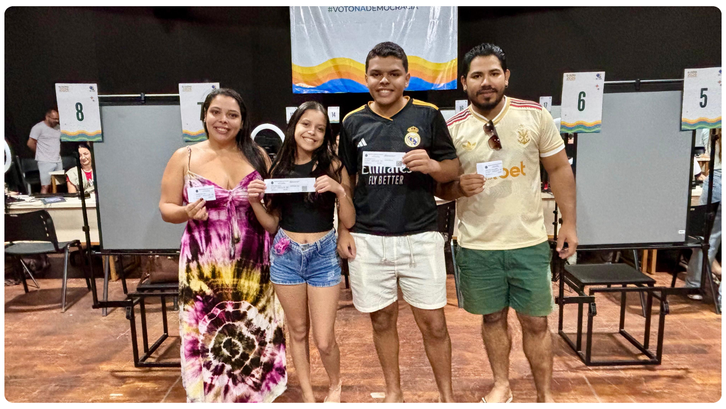 Famílias aproveitam mutirão do TRE-AC, que segue até 6 de maio, para emitir título, cadastrar bi...