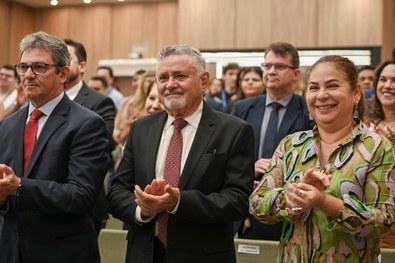 Sessão solene reconheceu a contribuição histórica do conselheiro ao serviço público e foi marcad...