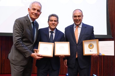 Desembargador Lois Arruda recebe a honraria em Brasília e destaca o compromisso do TRE-AC com a ...